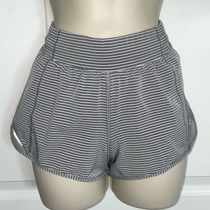 Lululemon Hotty Hot 2.5 inch shorts